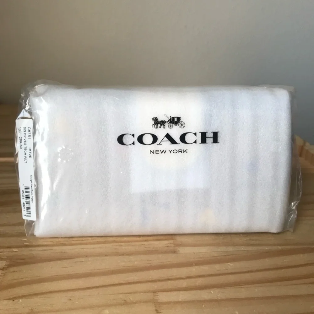Coach wallet๐๐ - Picture 10 of 10